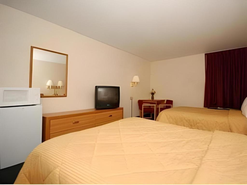 Quality Inn Waynesburg Exterior photo